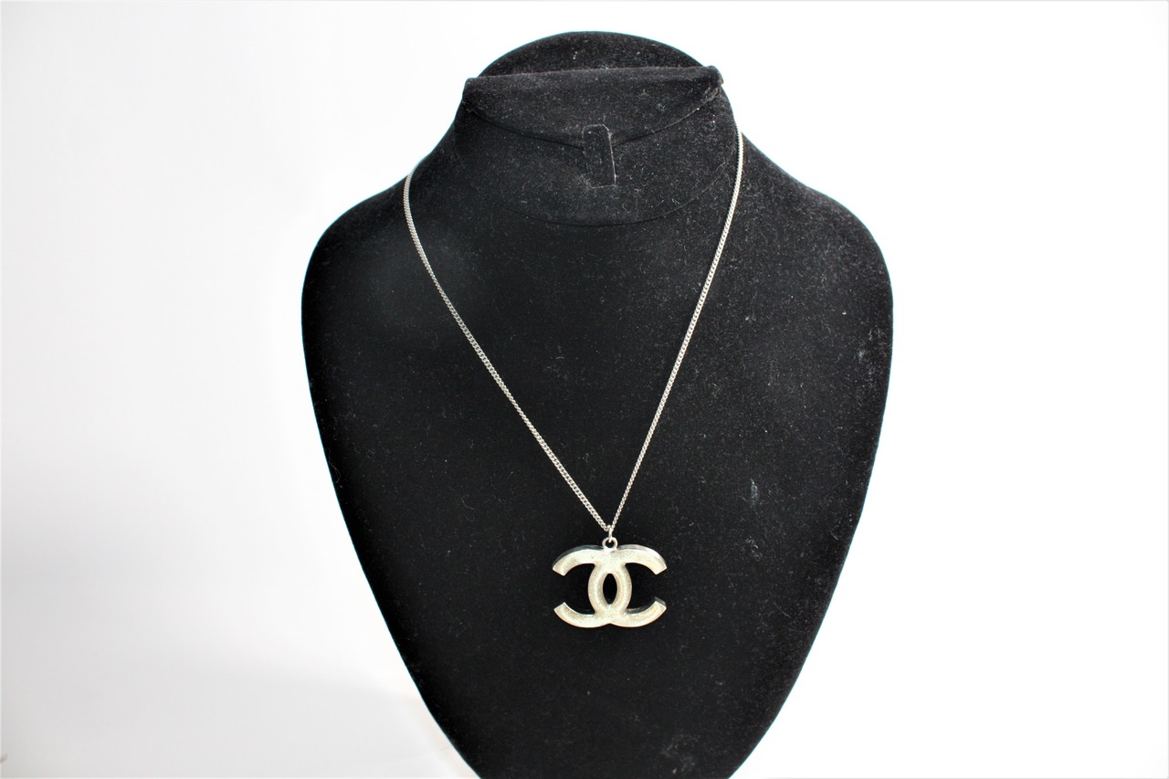 Chanel Black Enamel CC Logo Necklace with Round Drop - AWL4180 –  LuxuryPromise