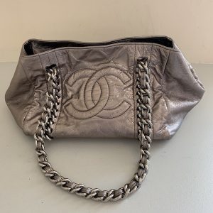 Chanel Hobo Leather Shoulder Bag in Rust - J'adore Fashion Boutique