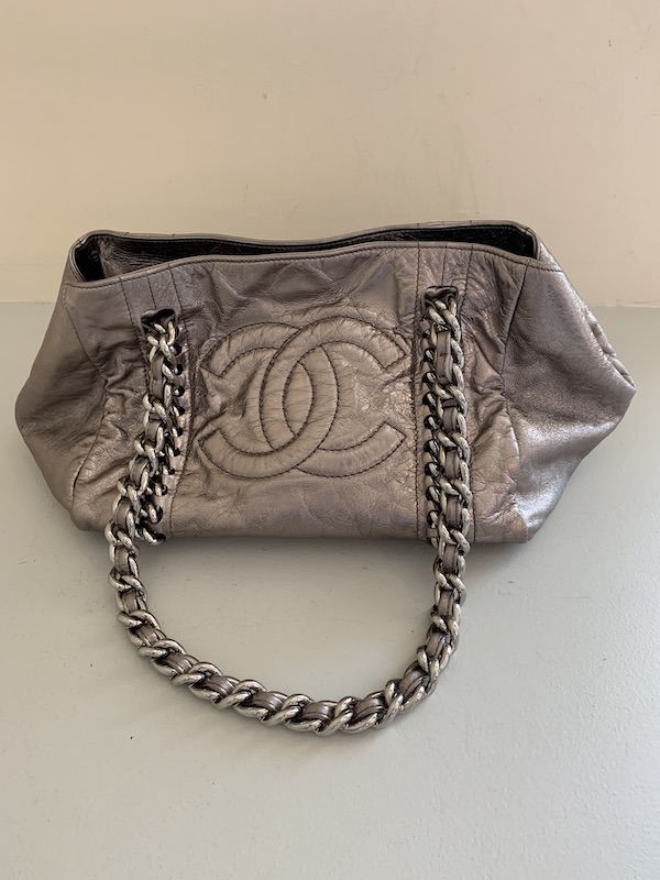 chanel leather chain handbag