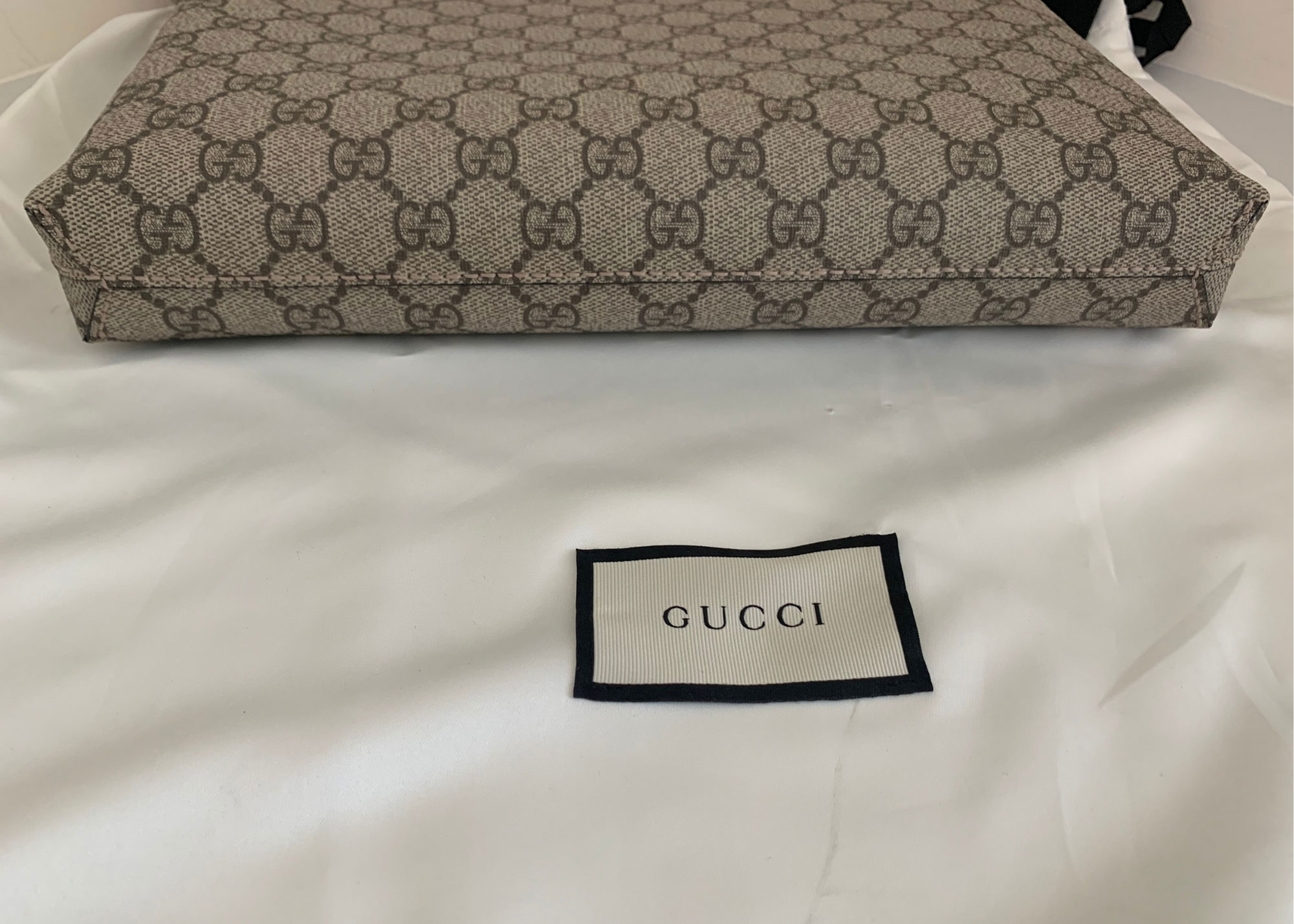 Gucci GG Supreme Pouch Black NEW - J'adore Fashion Boutique